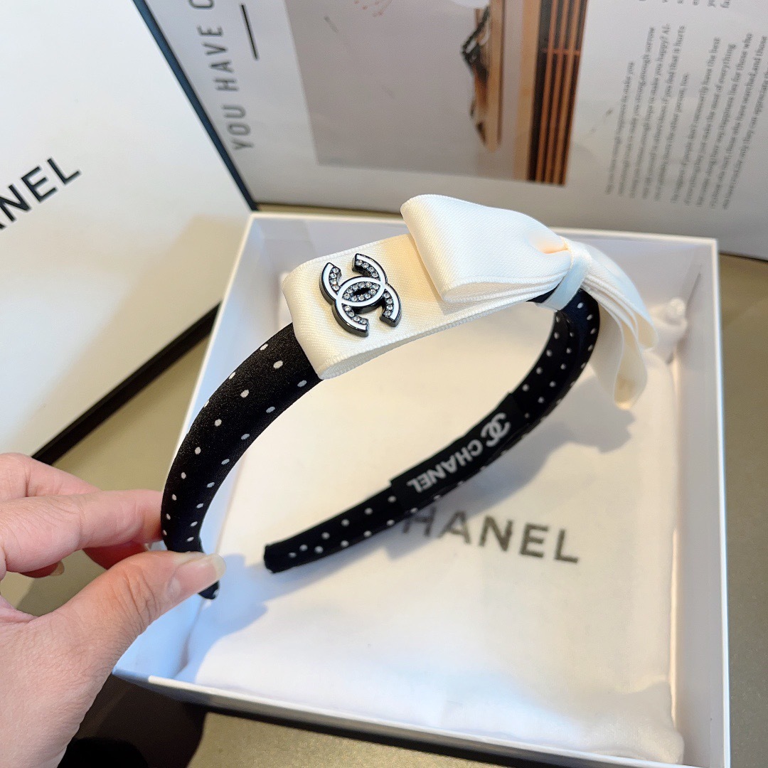 配包装
CHANEL（香奈儿）新款小香高颅顶小波点窄版发箍，复古头箍，网红爆款推荐 搭配高端材质，超精致