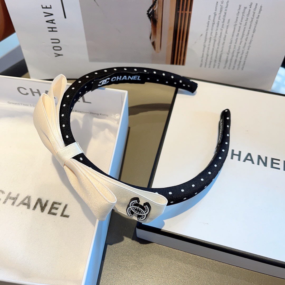 配包装
CHANEL（香奈儿）新款小香高颅顶小波点窄版发箍，复古头箍，网红爆款推荐 搭配高端材质，超精致