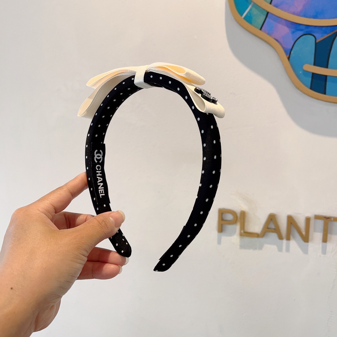 配包装
CHANEL（香奈儿）新款小香高颅顶小波点窄版发箍，复古头箍，网红爆款推荐 搭配高端材质，超精致