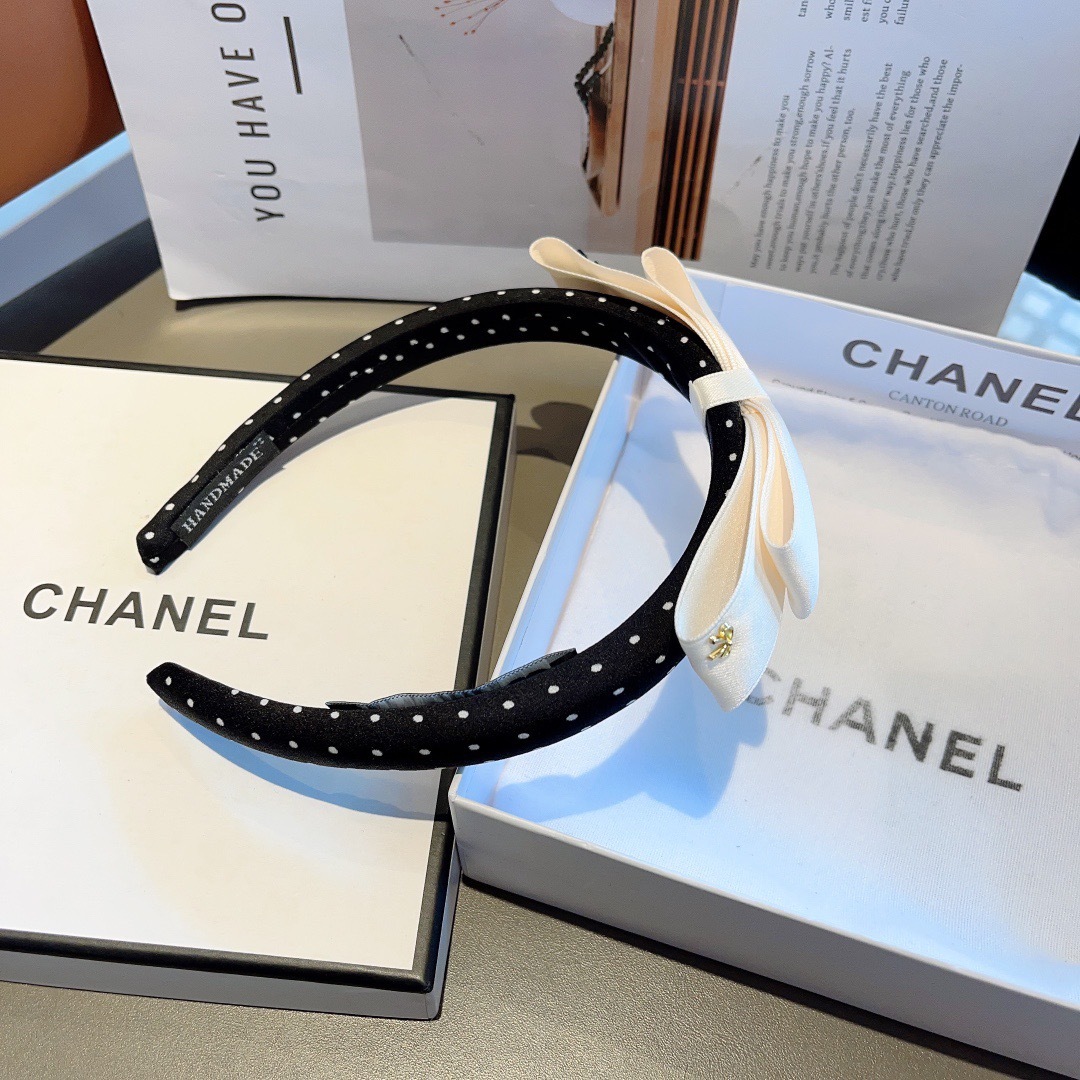 配包装
CHANEL（香奈儿）新款小香高颅顶小波点窄版发箍，复古头箍，网红爆款推荐 搭配高端材质，超精致
