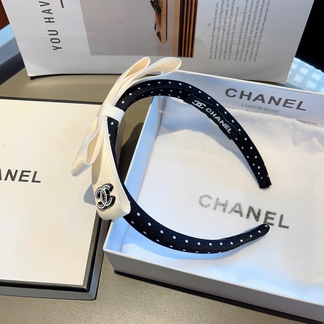 配包装
CHANEL（香奈儿）新款小香高颅顶小波点窄版发箍，复古头箍，网红爆款推荐 搭配高端材质，超精致