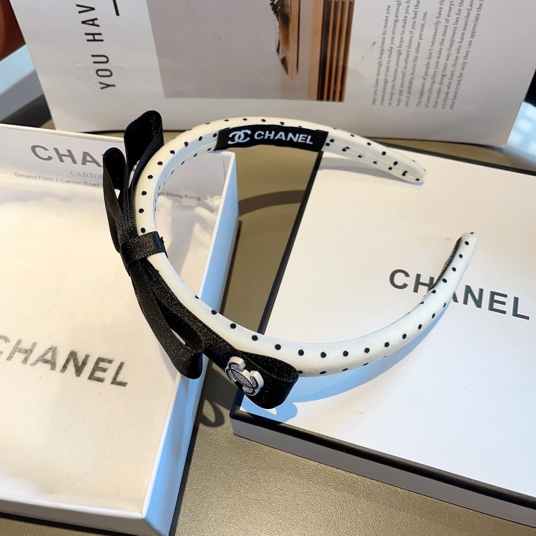 配包装
CHANEL（香奈儿）新款小香高颅顶小波点窄版发箍，复古头箍，网红爆款推荐 搭配高端材质，超精致