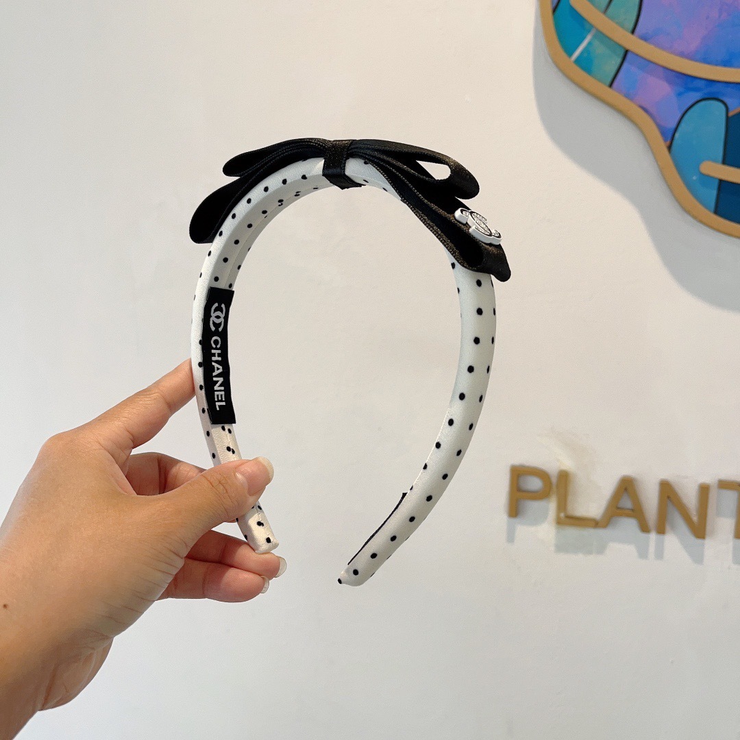 配包装
CHANEL（香奈儿）新款小香高颅顶小波点窄版发箍，复古头箍，网红爆款推荐 搭配高端材质，超精致