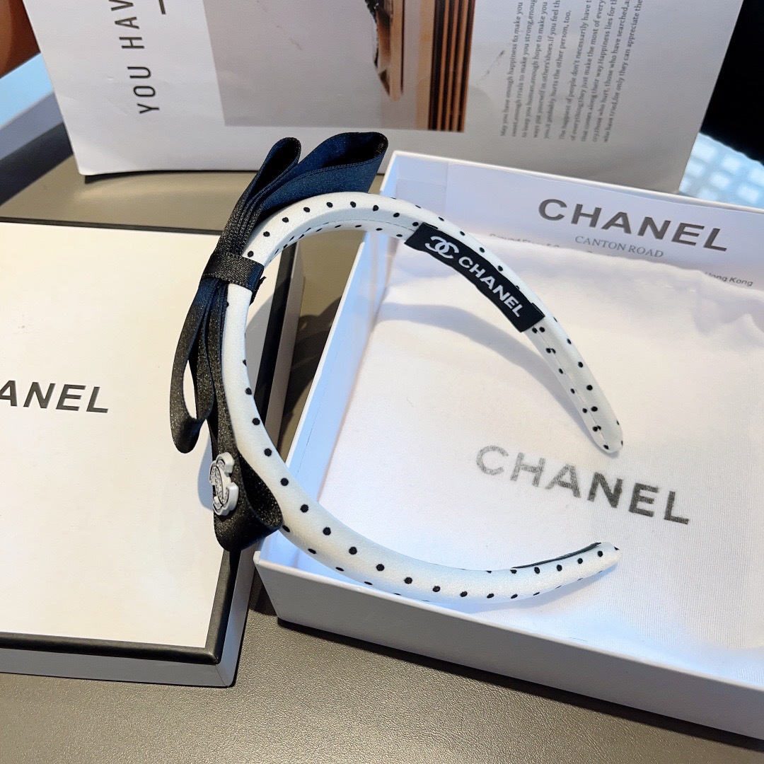 配包装
CHANEL（香奈儿）新款小香高颅顶小波点窄版发箍，复古头箍，网红爆款推荐 搭配高端材质，超精致