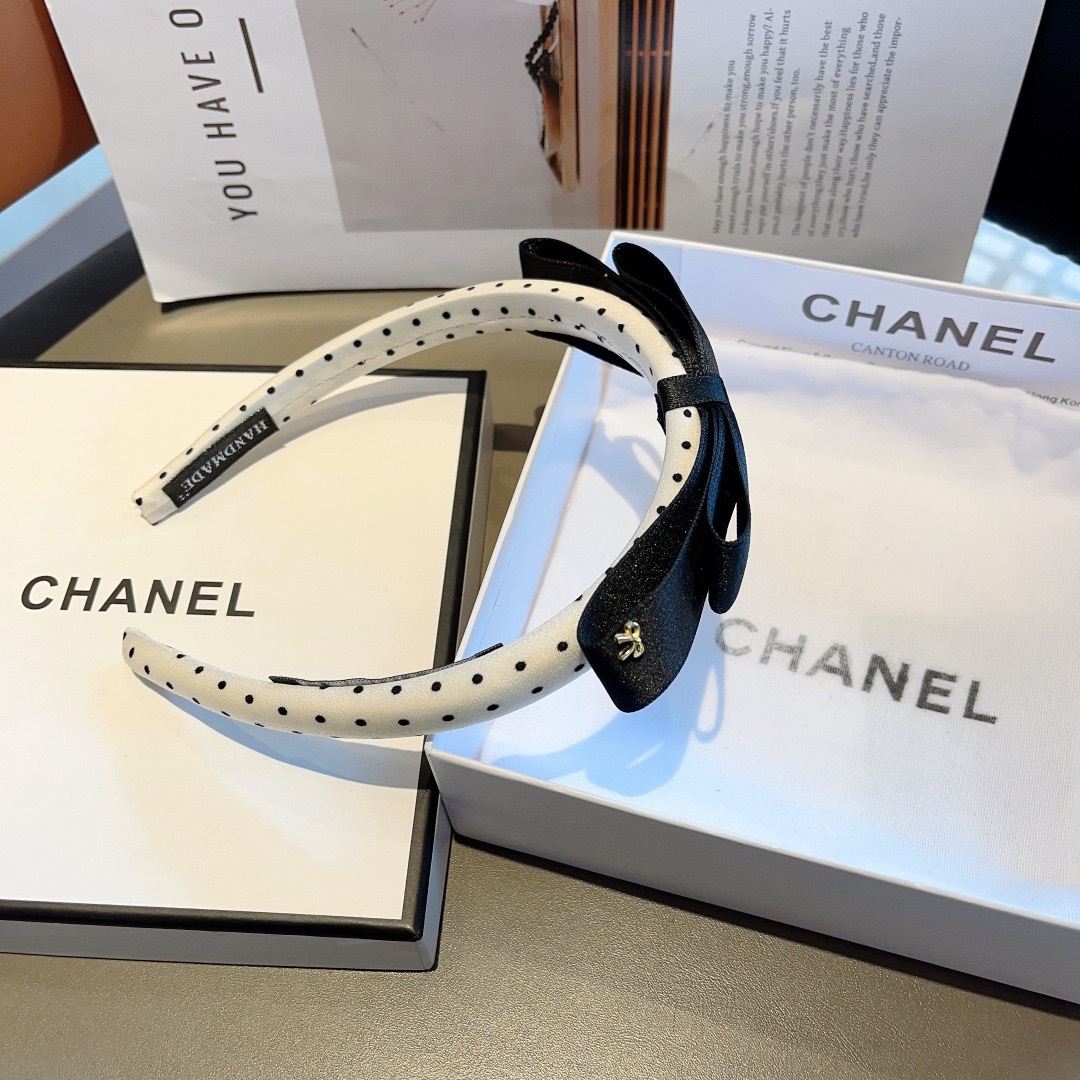 配包装
CHANEL（香奈儿）新款小香高颅顶小波点窄版发箍，复古头箍，网红爆款推荐 搭配高端材质，超精致