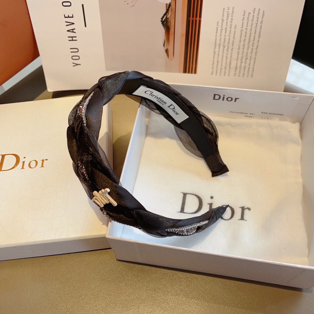 配包装
Dior（迪奥） 火爆新款发箍,专柜原单货，让你的魅力绽放 清新淑女范让时尚更简单。