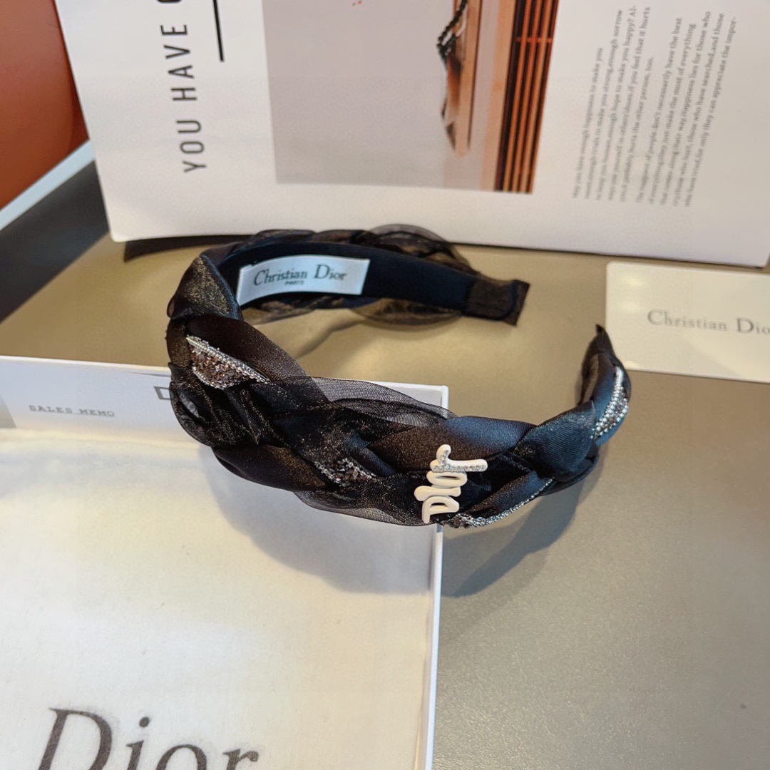 配包装
Dior（迪奥） 火爆新款发箍,专柜原单货，让你的魅力绽放 清新淑女范让时尚更简单。