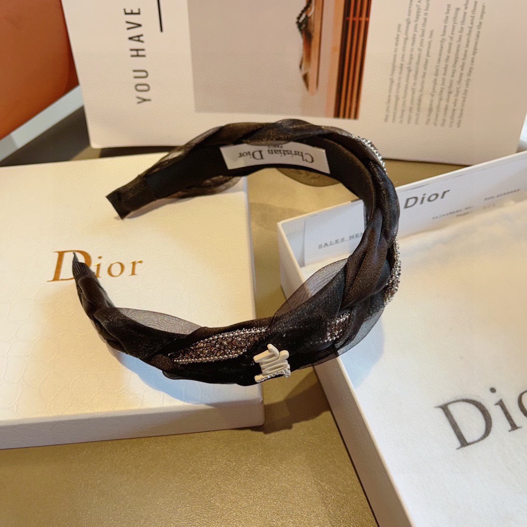 配包装
Dior（迪奥） 火爆新款发箍,专柜原单货，让你的魅力绽放 清新淑女范让时尚更简单。