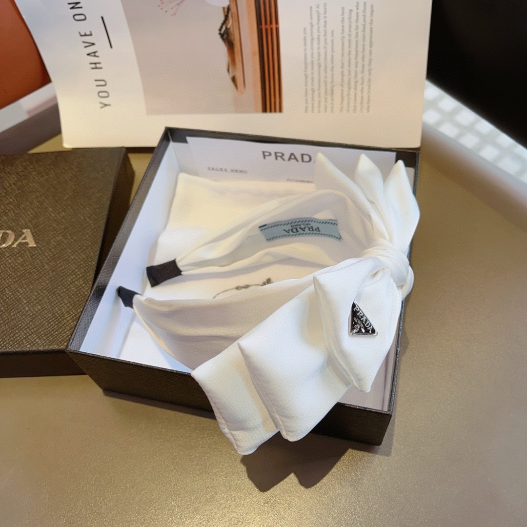 配包装
PRADA （普拉达） 欧美新款蝴蝶结潮流色彩发箍，明星同款 女神必备单品，非常百搭，时尚潮流，