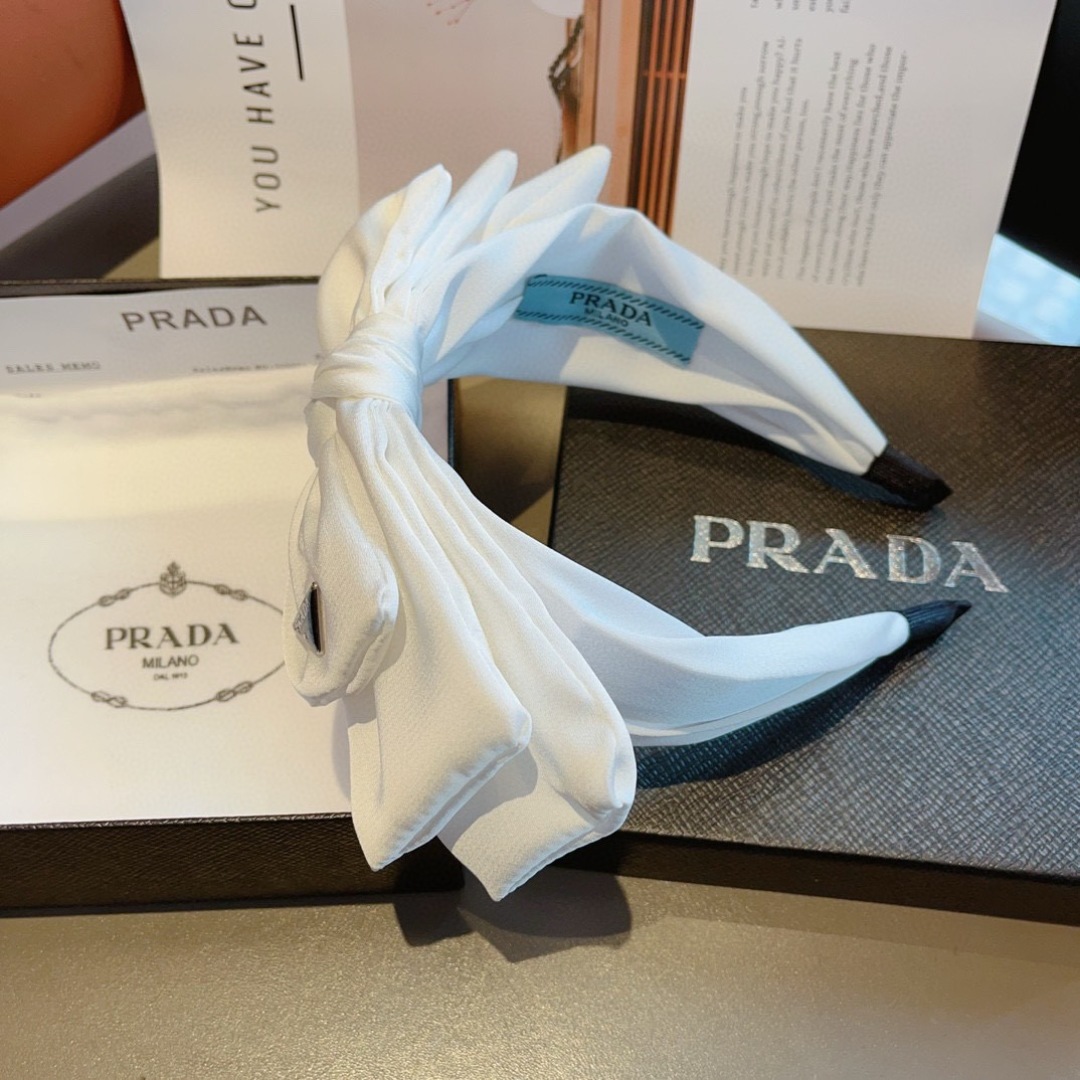 配包装
PRADA （普拉达） 欧美新款蝴蝶结潮流色彩发箍，明星同款 女神必备单品，非常百搭，时尚潮流，