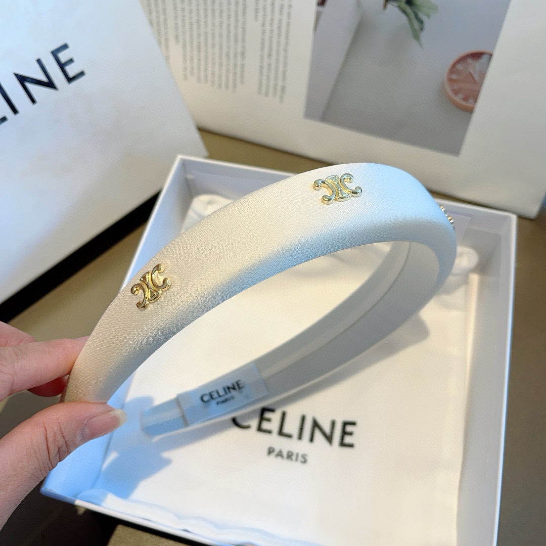 配包装
CELINE（赛琳）网红爆款，佩戴舒适无压力，造型搭配必备！非常时尚百搭！女神必备！名媛范儿。