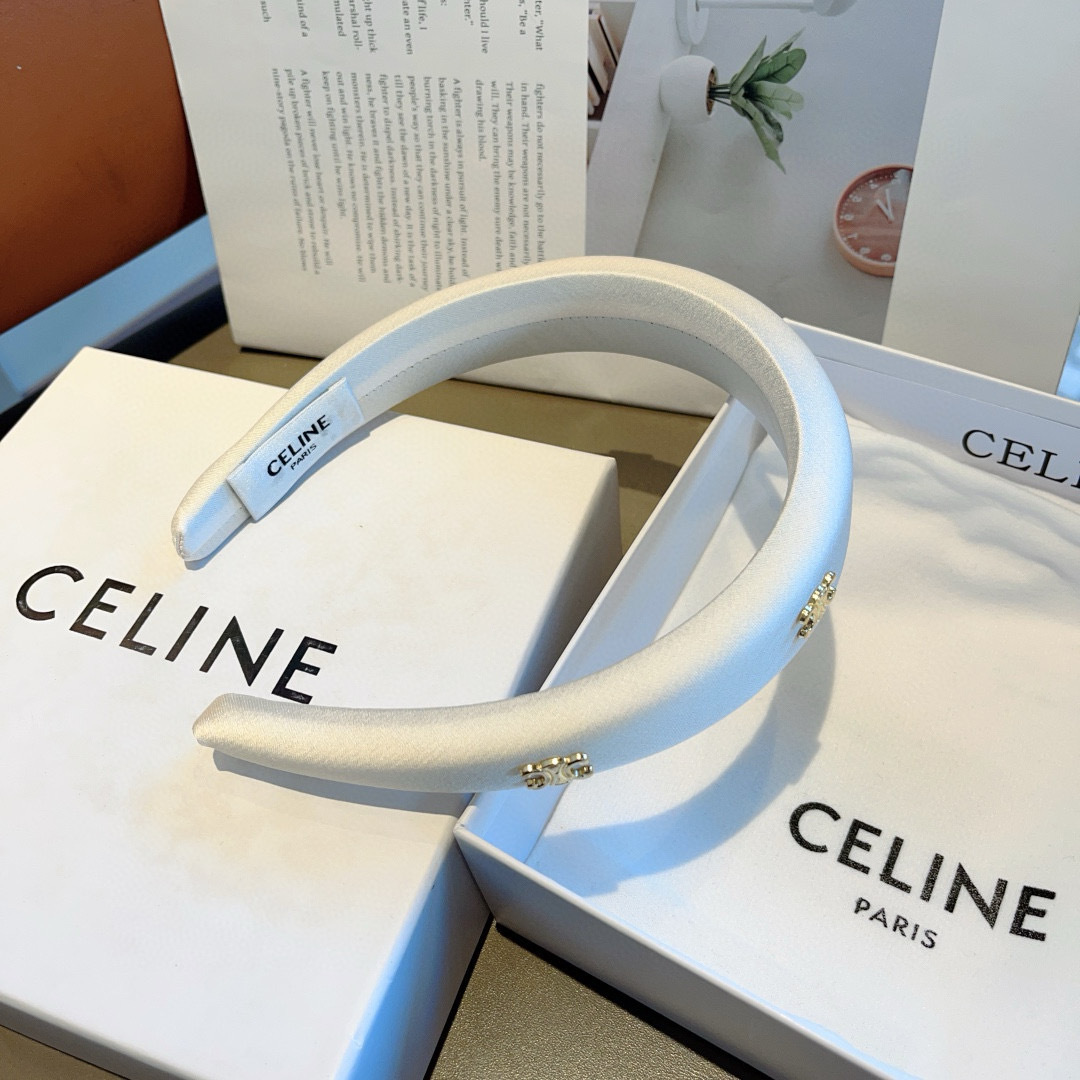 配包装
CELINE（赛琳）网红爆款，佩戴舒适无压力，造型搭配必备！非常时尚百搭！女神必备！名媛范儿。
