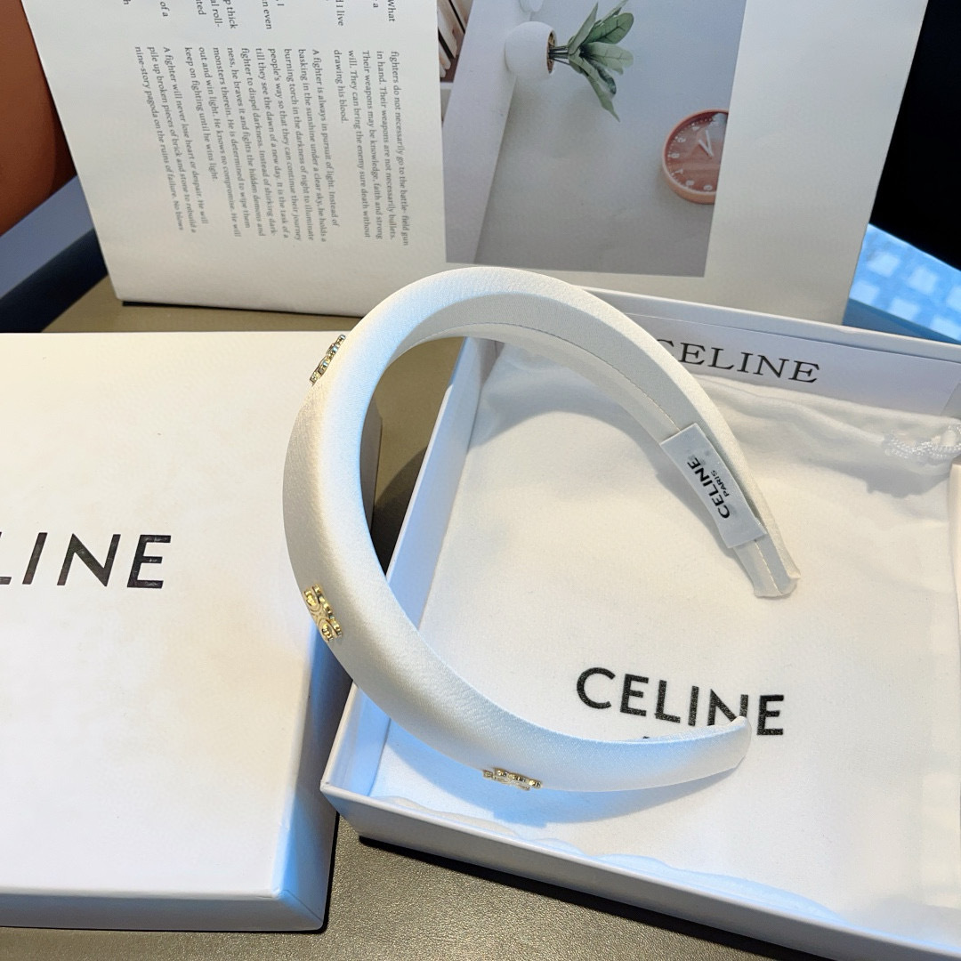 配包装
CELINE（赛琳）网红爆款，佩戴舒适无压力，造型搭配必备！非常时尚百搭！女神必备！名媛范儿。