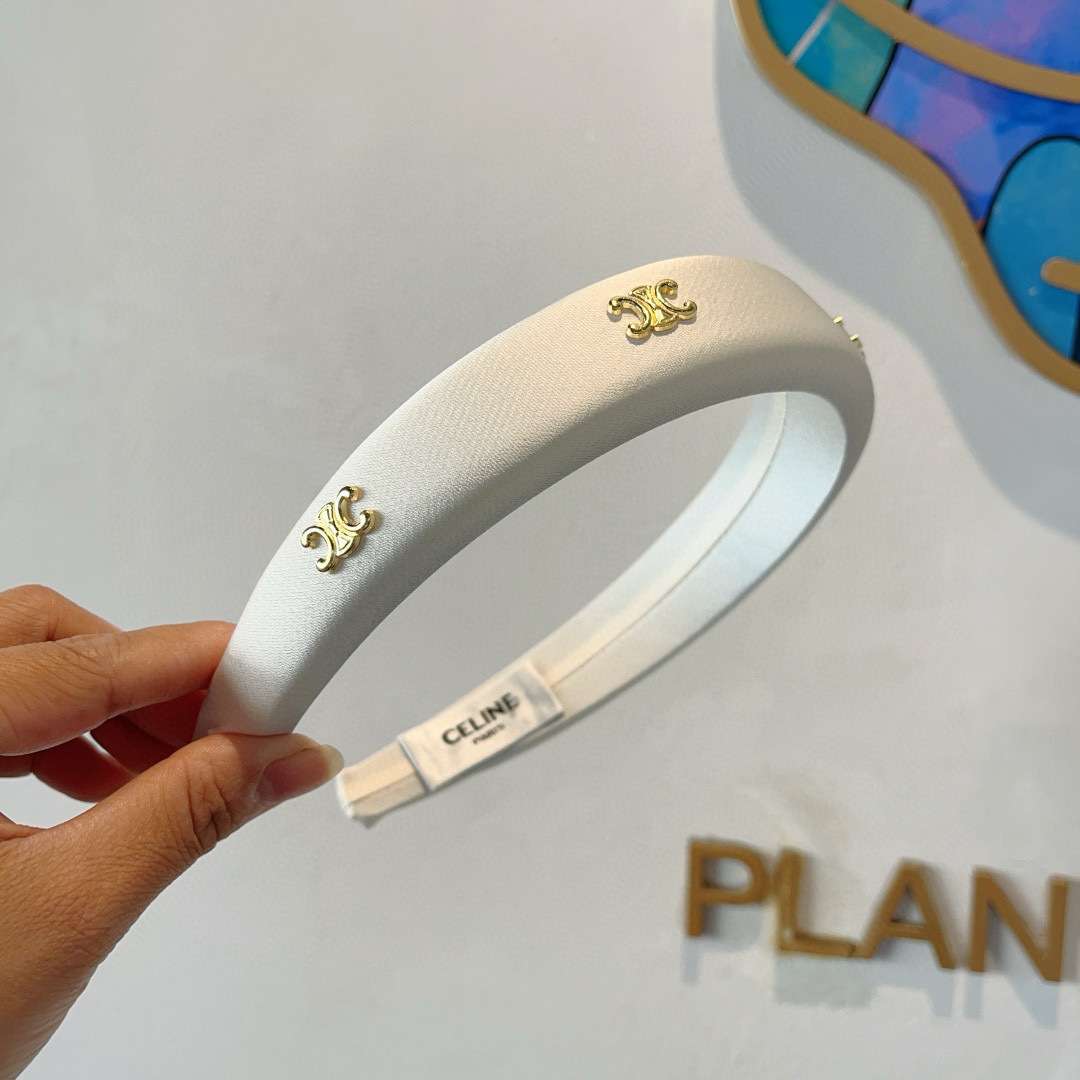 配包装
CELINE（赛琳）网红爆款，佩戴舒适无压力，造型搭配必备！非常时尚百搭！女神必备！名媛范儿。