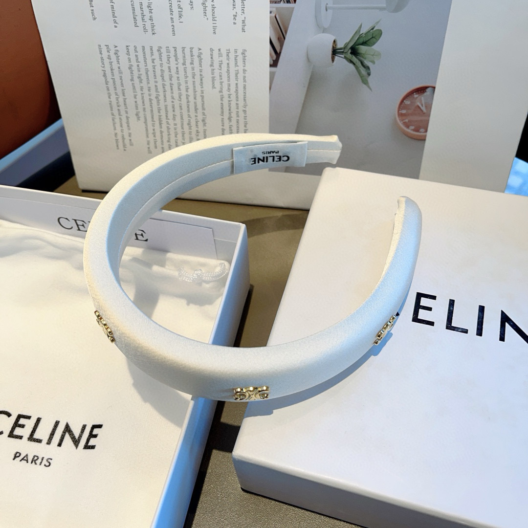 配包装
CELINE（赛琳）网红爆款，佩戴舒适无压力，造型搭配必备！非常时尚百搭！女神必备！名媛范儿。