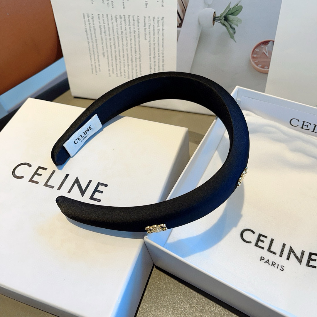 配包装
CELINE（赛琳）网红爆款，佩戴舒适无压力，造型搭配必备！非常时尚百搭！女神必备！名媛范儿。