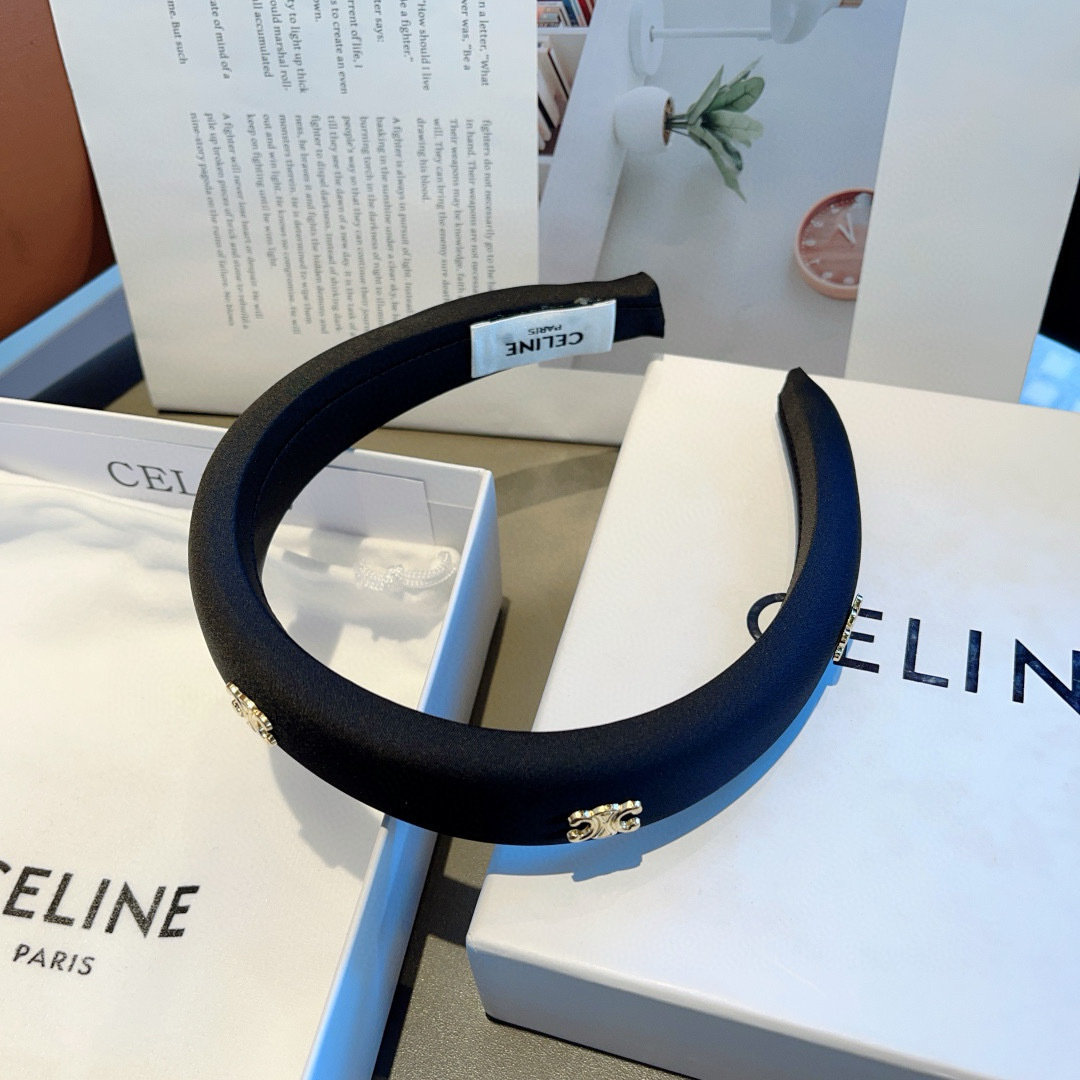 配包装
CELINE（赛琳）网红爆款，佩戴舒适无压力，造型搭配必备！非常时尚百搭！女神必备！名媛范儿。