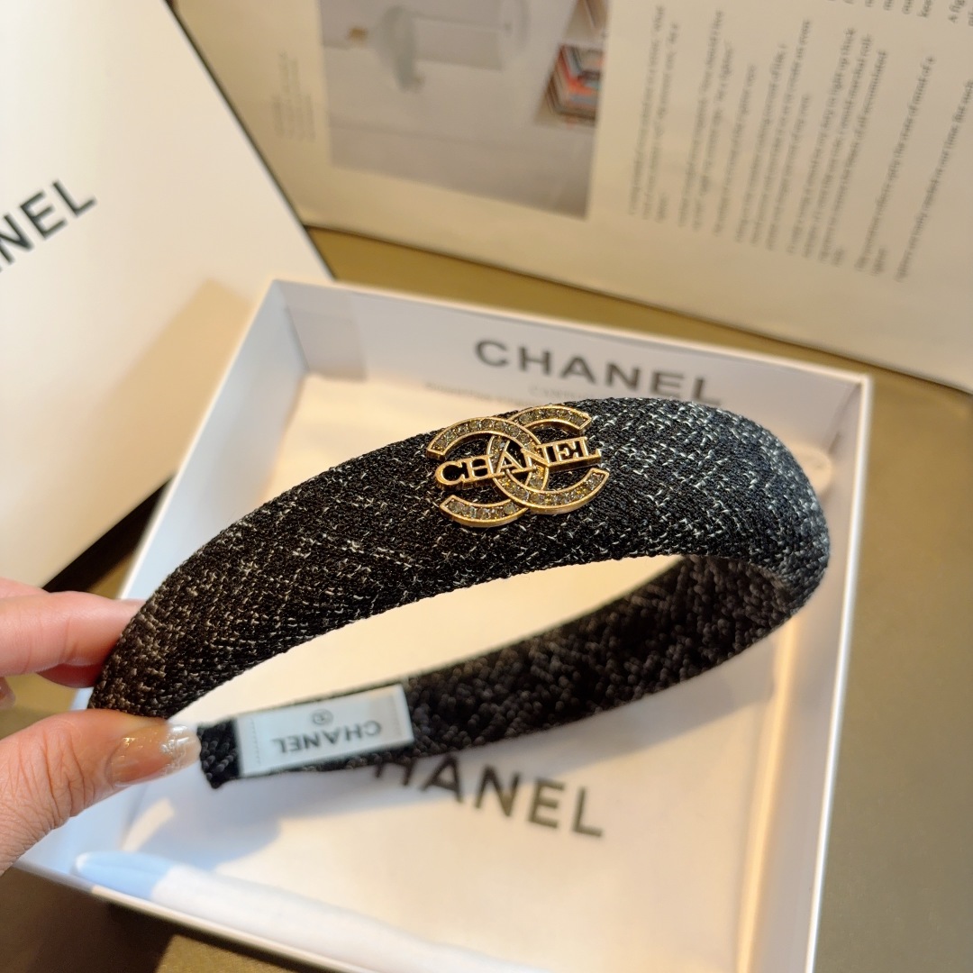 配包装
CHANEL（香奈儿）网红同款小香风发箍，复古头箍，网红爆款推荐 搭配高端材质，超精致，时尚百搭