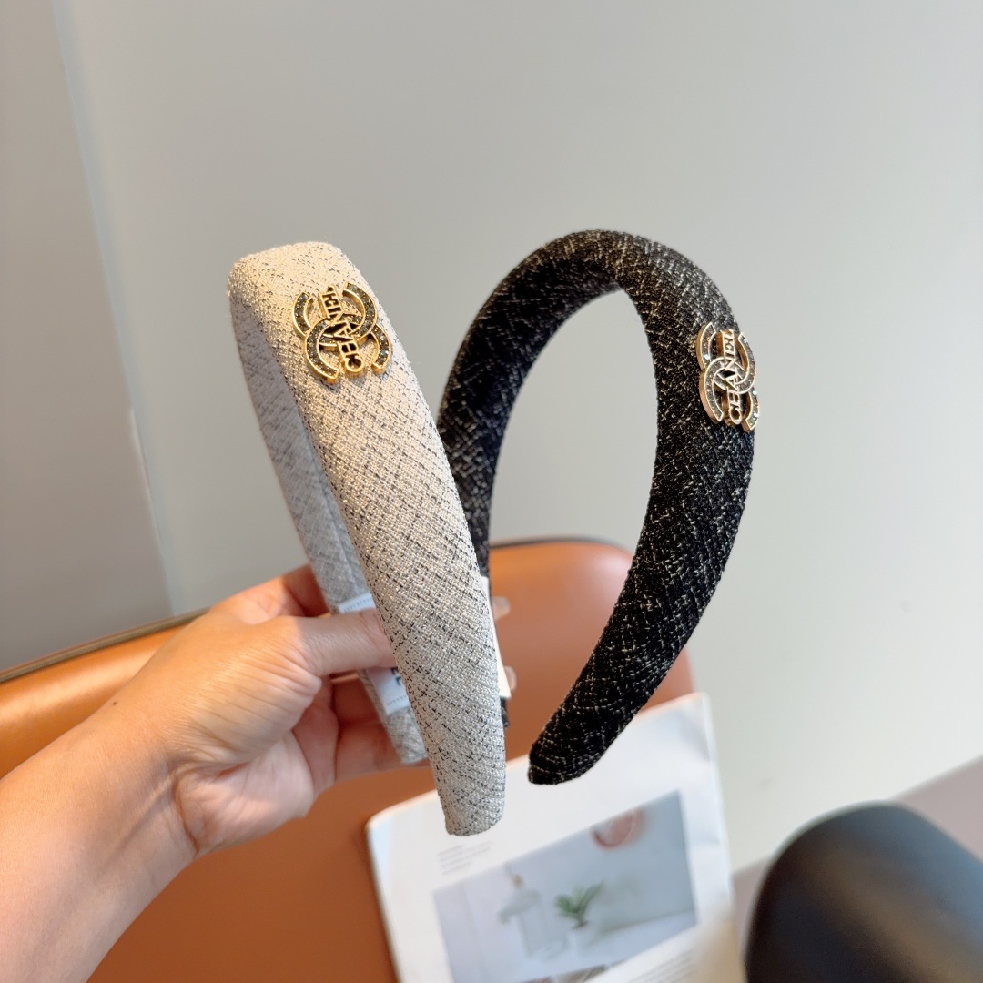 配包装
CHANEL（香奈儿）网红同款小香风发箍，复古头箍，网红爆款推荐 搭配高端材质，超精致，时尚百搭