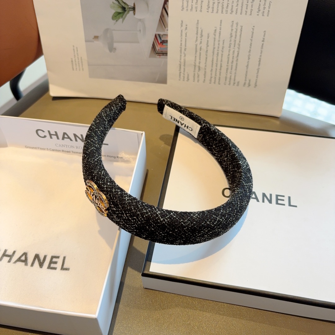 配包装
CHANEL（香奈儿）网红同款小香风发箍，复古头箍，网红爆款推荐 搭配高端材质，超精致，时尚百搭