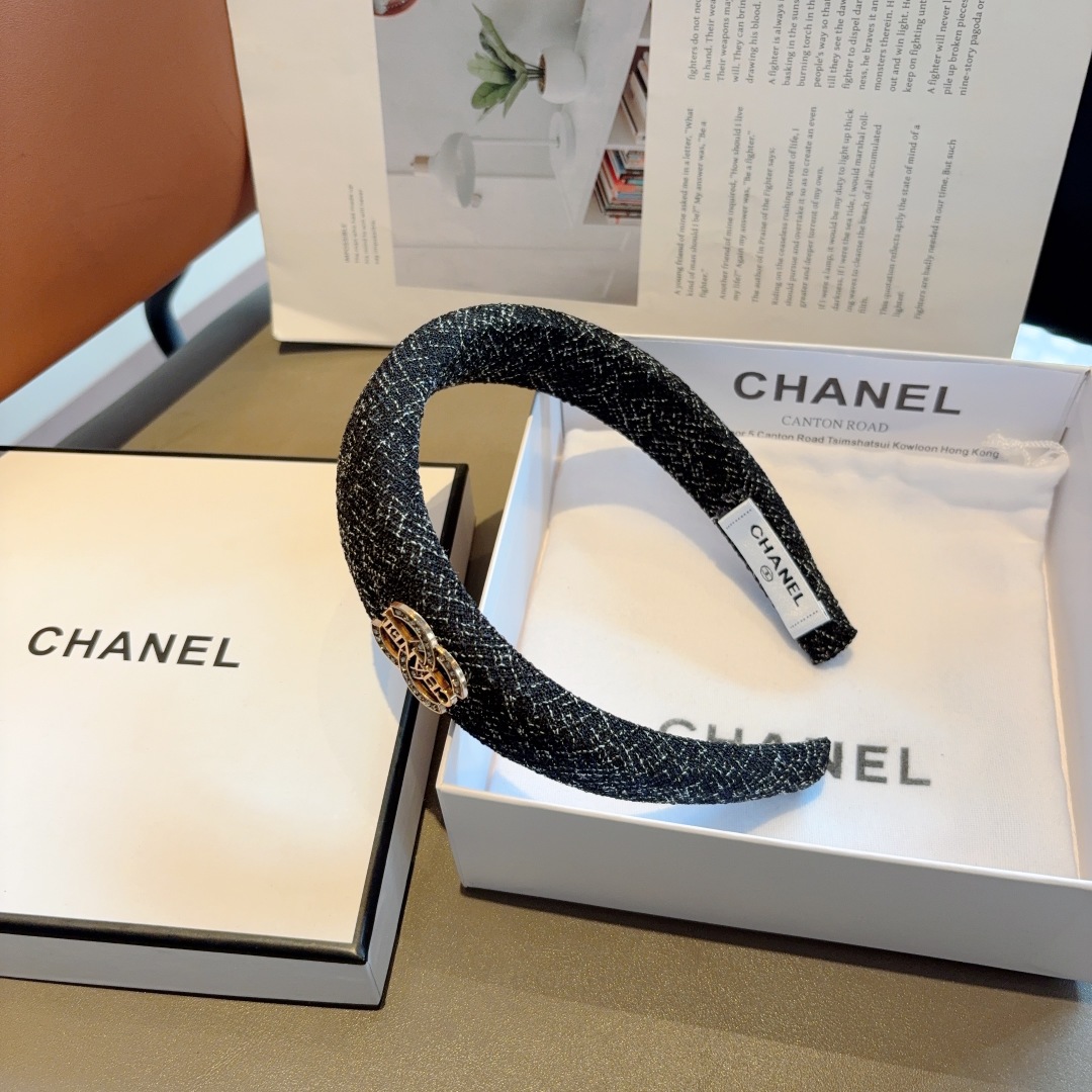 配包装
CHANEL（香奈儿）网红同款小香风发箍，复古头箍，网红爆款推荐 搭配高端材质，超精致，时尚百搭