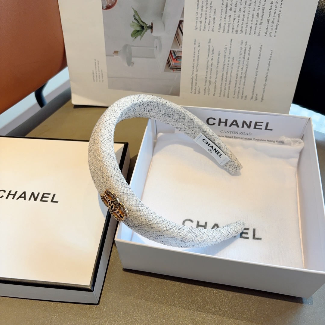 配包装
CHANEL（香奈儿）网红同款小香风发箍，复古头箍，网红爆款推荐 搭配高端材质，超精致，时尚百搭