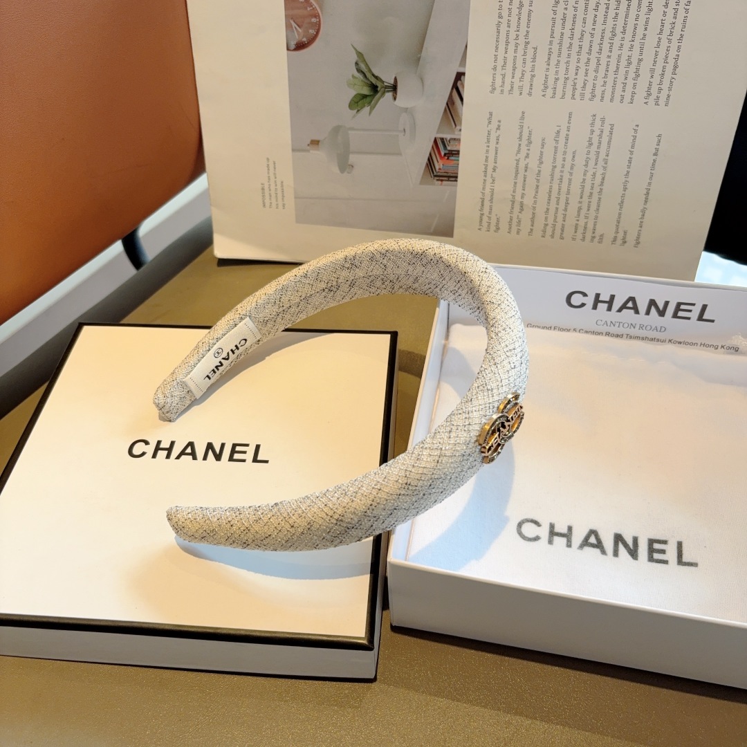 配包装
CHANEL（香奈儿）网红同款小香风发箍，复古头箍，网红爆款推荐 搭配高端材质，超精致，时尚百搭