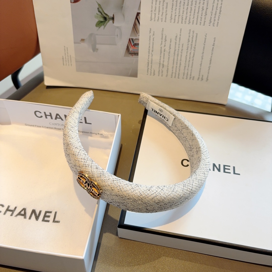 配包装
CHANEL（香奈儿）网红同款小香风发箍，复古头箍，网红爆款推荐 搭配高端材质，超精致，时尚百搭