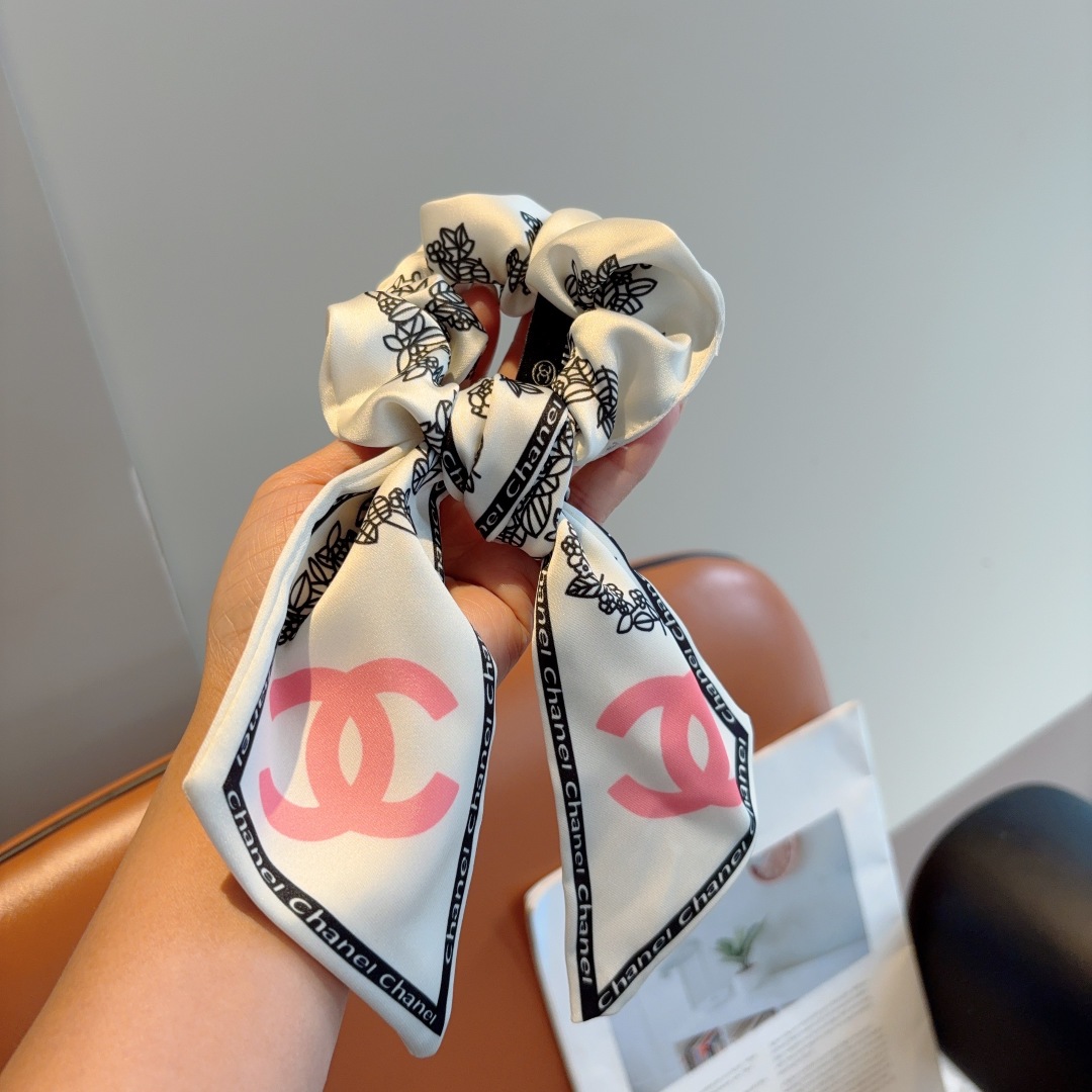 配包装
CHANEL （香奈儿）字母飘带马尾发圈 蝴蝶结肠圈，高档韩版皮筋，经典花型设计， 高端大气，名