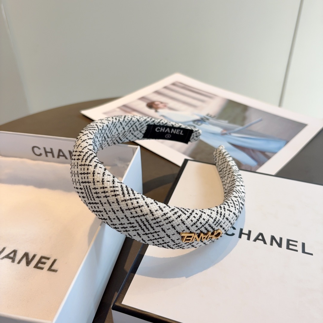 配包装
CHANEL（香奈儿）网红同款小香风发箍，复古头箍，网红爆款推荐 搭配高端材质，超精致，时尚百搭