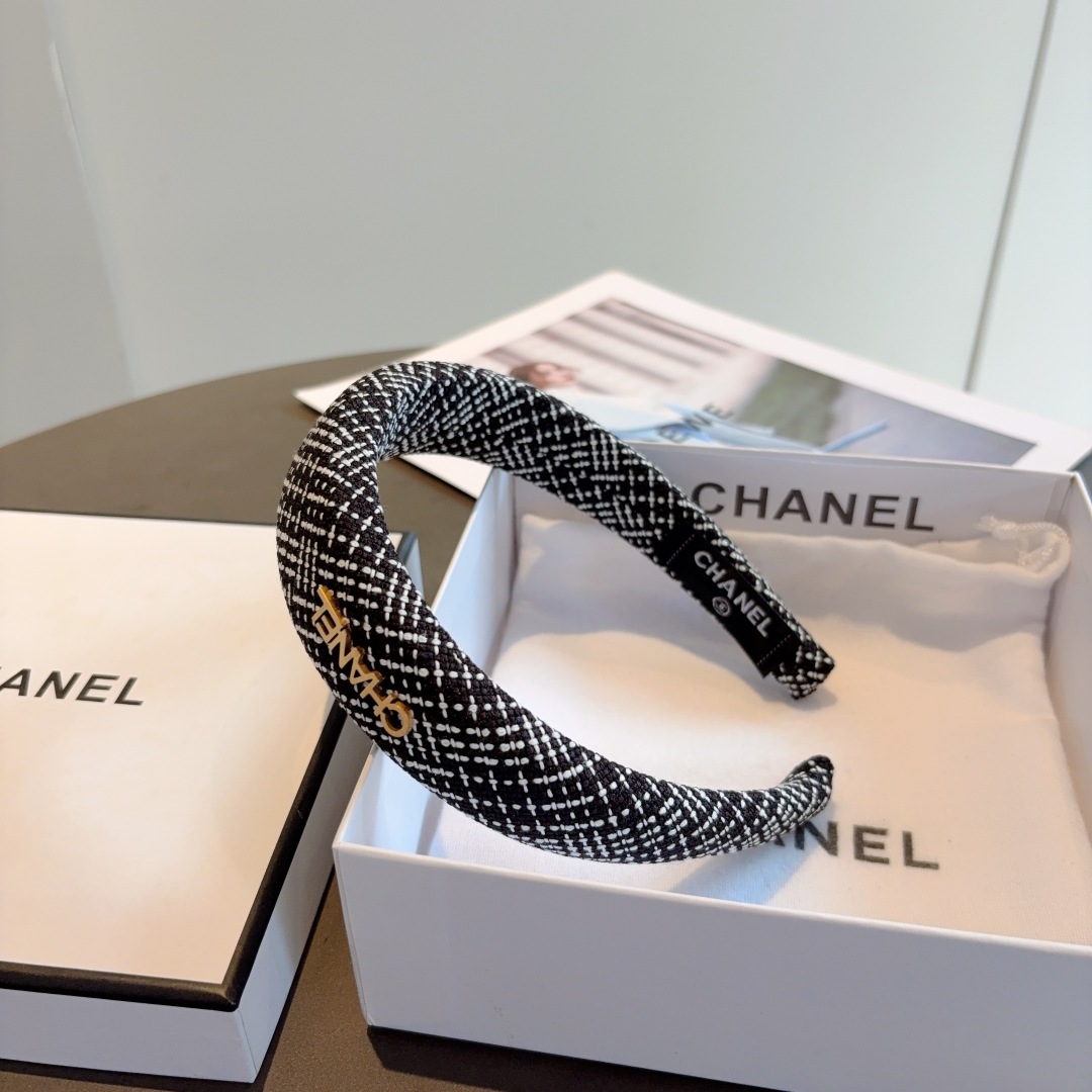 配包装
CHANEL（香奈儿）网红同款小香风发箍，复古头箍，网红爆款推荐 搭配高端材质，超精致，时尚百搭