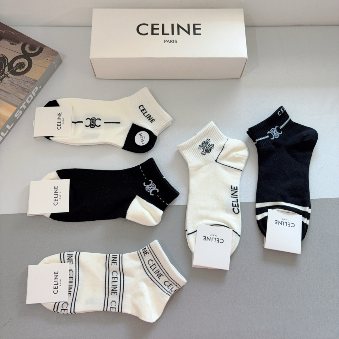 配包装
CELINE（赛琳）网红爆款发箍，佩戴舒适无压力，造型搭配必备！非常时尚百搭！女神必备！名媛范儿