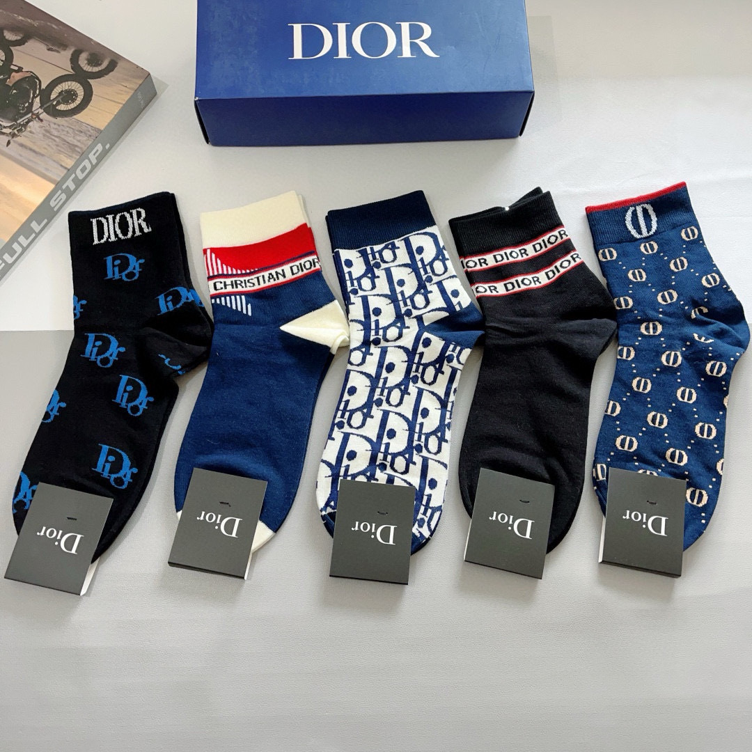 配包装（一盒5双）
Dior 迪奥 新款小腿袜子！纯棉面料，火爆Ｄ图案，专柜同步中筒袜子，💛大牌出街，潮