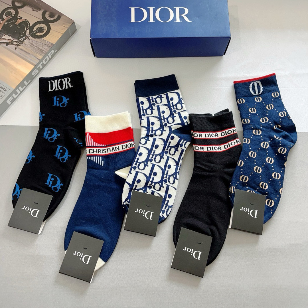 配包装（一盒5双）
Dior 迪奥 新款小腿袜子！纯棉面料，火爆Ｄ图案，专柜同步中筒袜子，💛大牌出街，潮