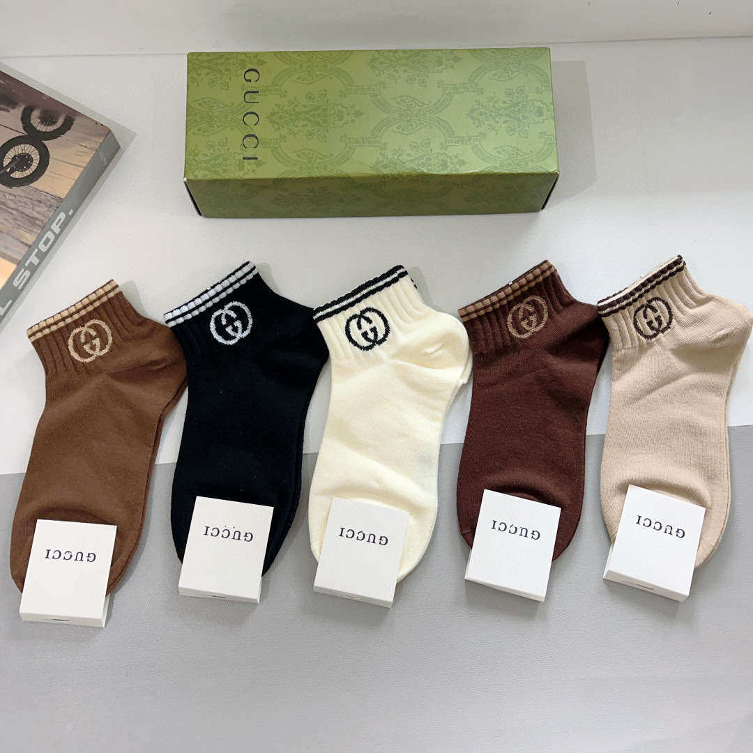 配包装（一盒5双） 
Gucci 古奇 ins超火爆小单品短款袜子，纯棉面料，潮人必备 ，Gucci 爆