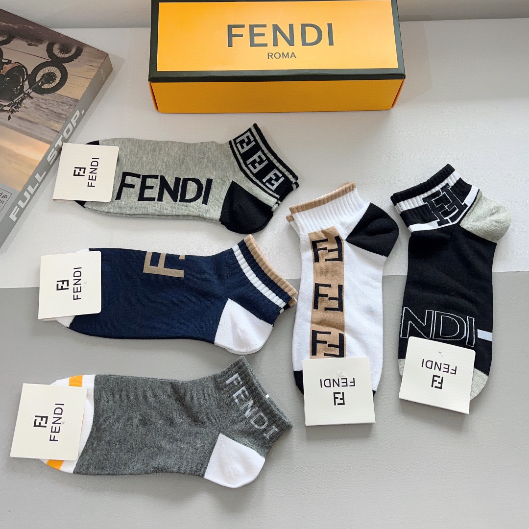 配包装（一盒5双）
FENDI  芬迪  字母双Ｆ爆款船袜 袜子，💓实用好穿 柔软透气，时尚百搭款，大牌