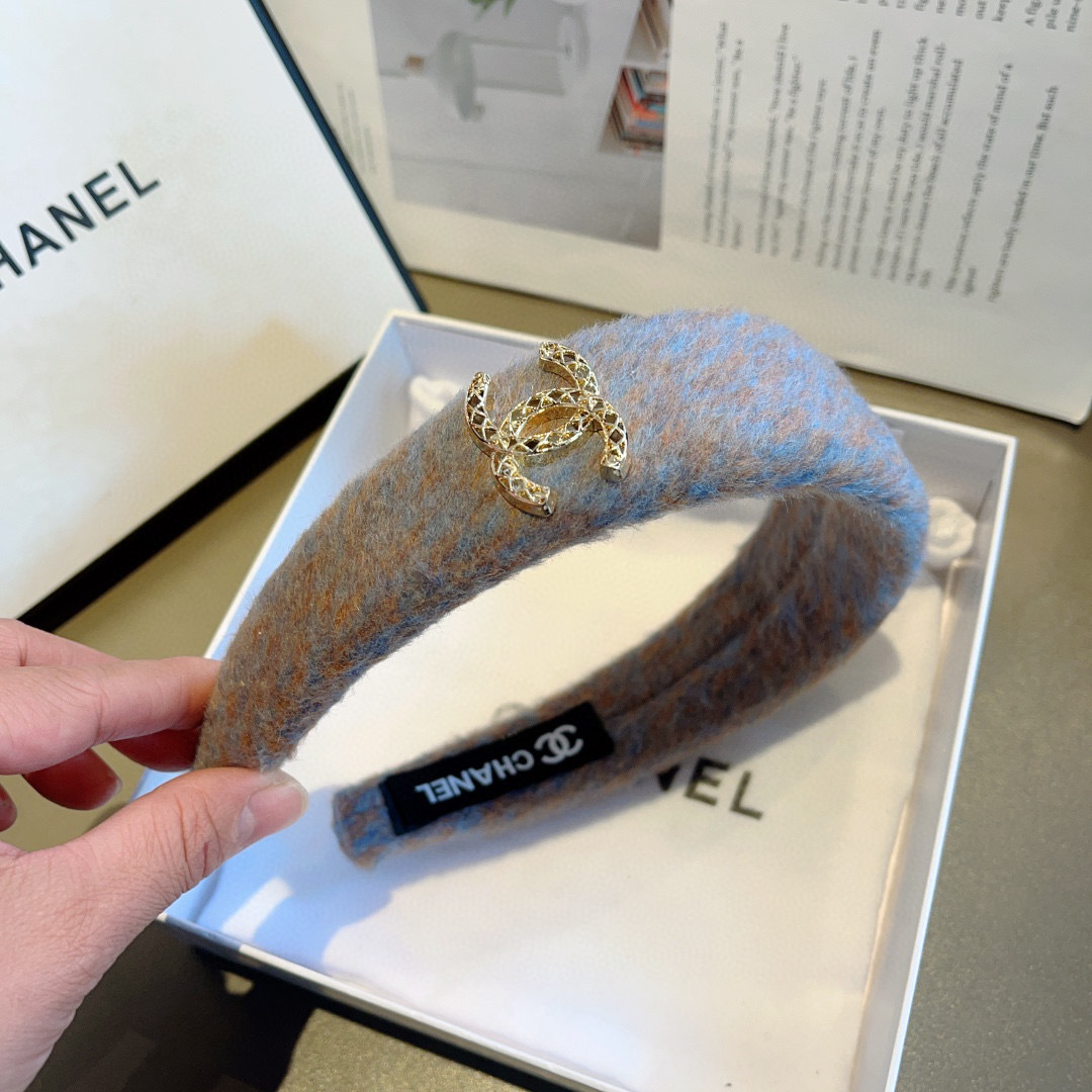 配包装
CHANEL（香奈儿）秋冬新款精美毛呢宽边发箍，复古网红爆款头箍 搭配高端材质，超精致，时尚高级