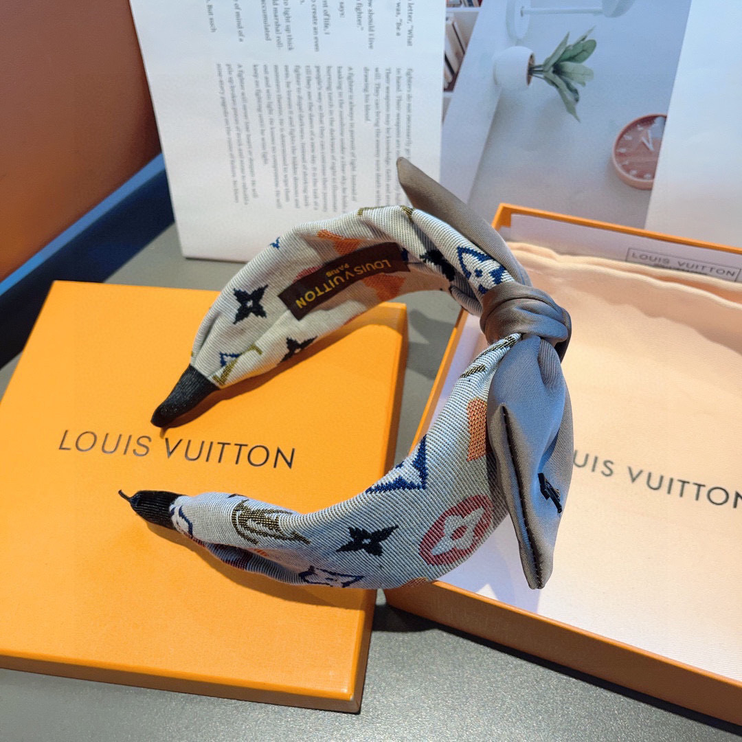 配包装
LV 路易威登 火爆新款蝴蝶结宽版发箍，时尚头箍，专柜最最新款来袭💕时尚百搭，女神必入  ！