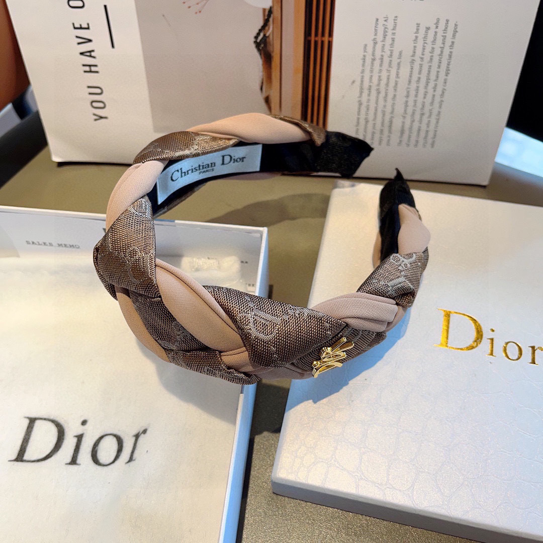 配包装
Dior（迪奥） 新款宽边高级感大牌发箍, 网红爆款带齿防滑头箍、让你的魅力绽放 清新淑女范让时