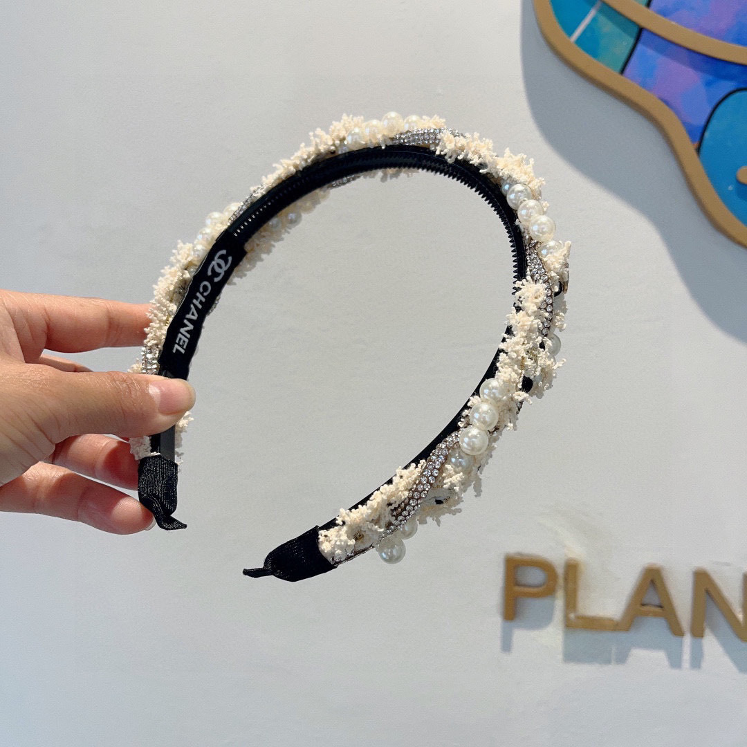 配包装
CHANEL（香奈儿）最新款小香发箍，新品巨显脸小头箍，网红爆款推荐 搭配高端双Ｃlogo ，超