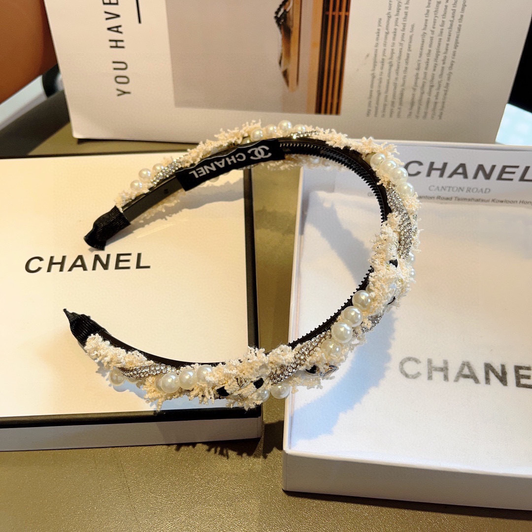 配包装
CHANEL（香奈儿）最新款小香发箍，新品巨显脸小头箍，网红爆款推荐 搭配高端双Ｃlogo ，超