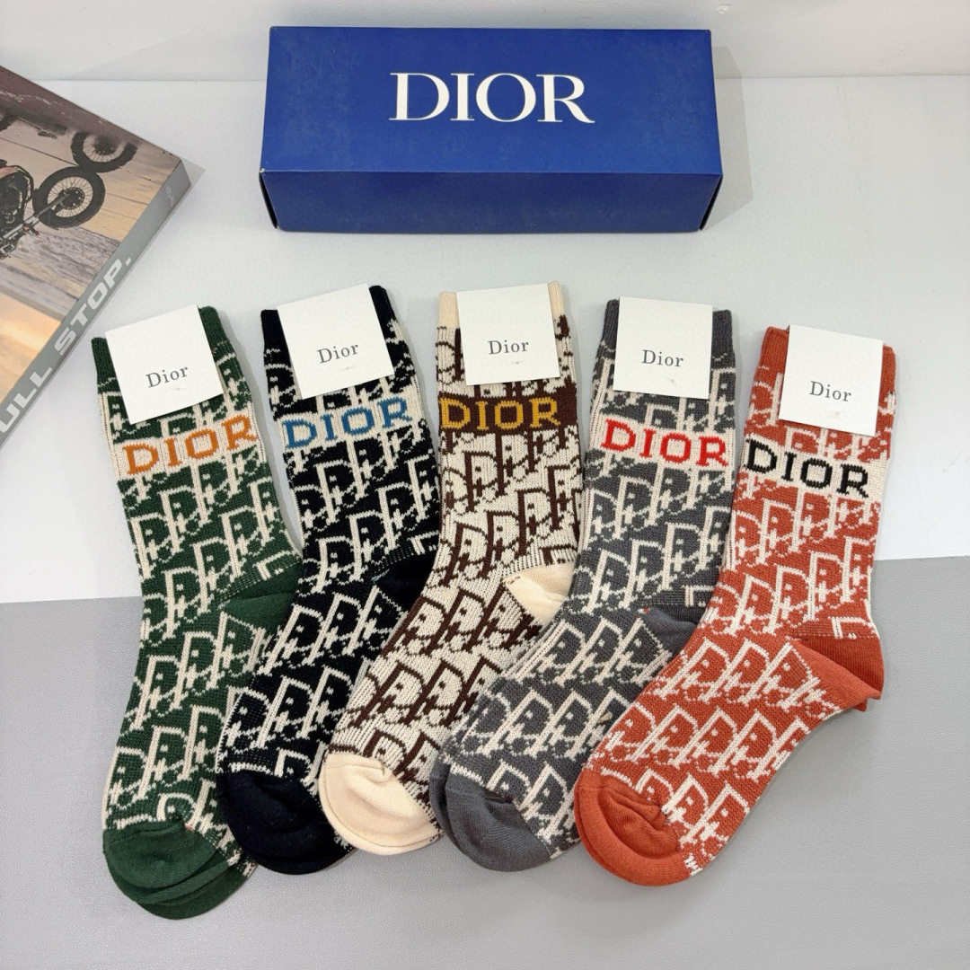 配包装（一盒5双）
Dior 迪奥 新款小腿袜子！双针双路高版本面料，火爆Ｄ图案，专柜同步长筒袜子，💛大