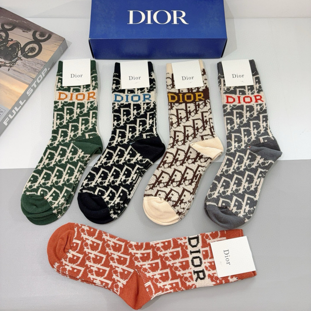 配包装（一盒5双）
Dior 迪奥 新款小腿袜子！双针双路高版本面料，火爆Ｄ图案，专柜同步长筒袜子，💛大