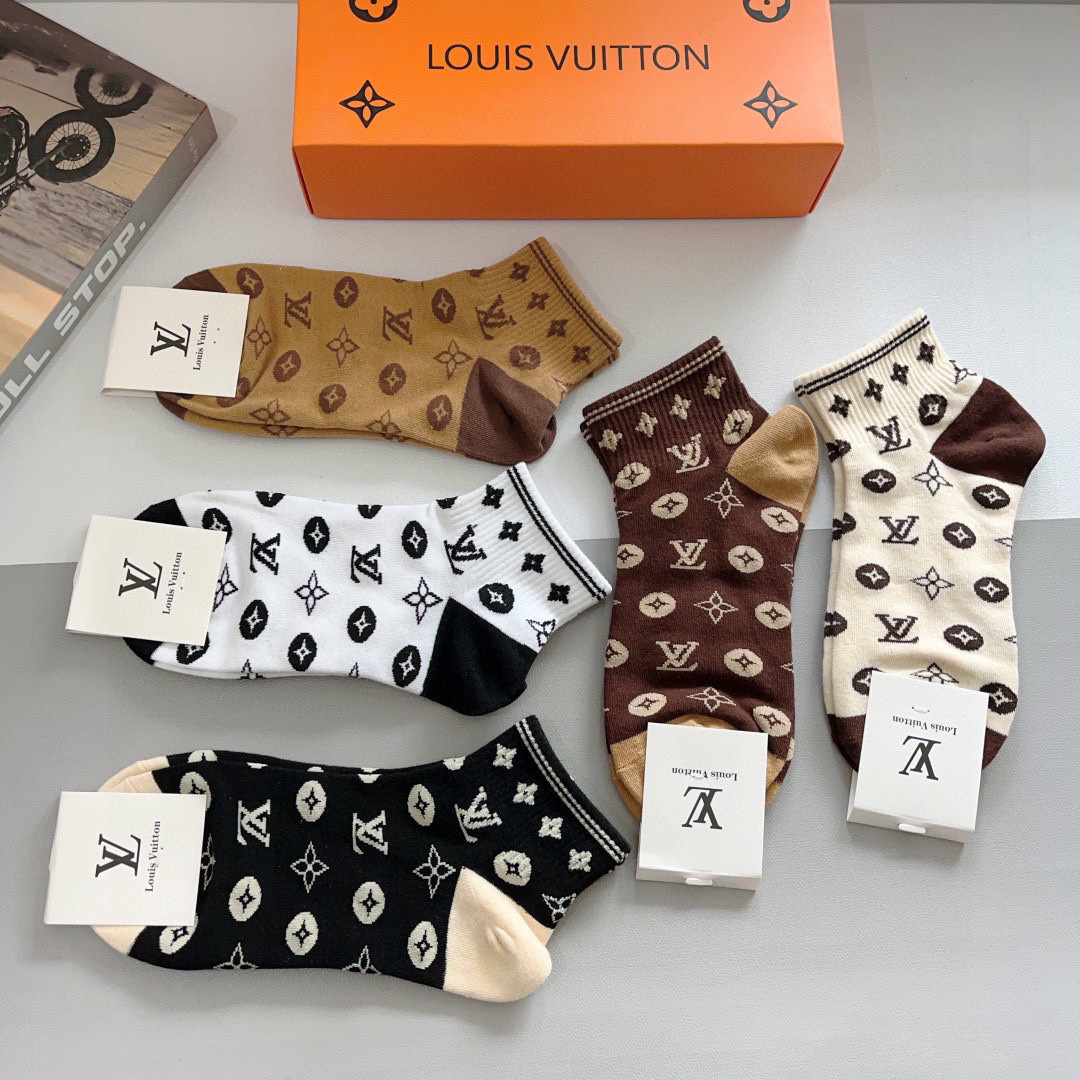 配包装（一盒5双）
 🌟 LV 路易威登 超火纯棉面料船袜，经典字母logo袜子，个性时尚百搭款，你值得