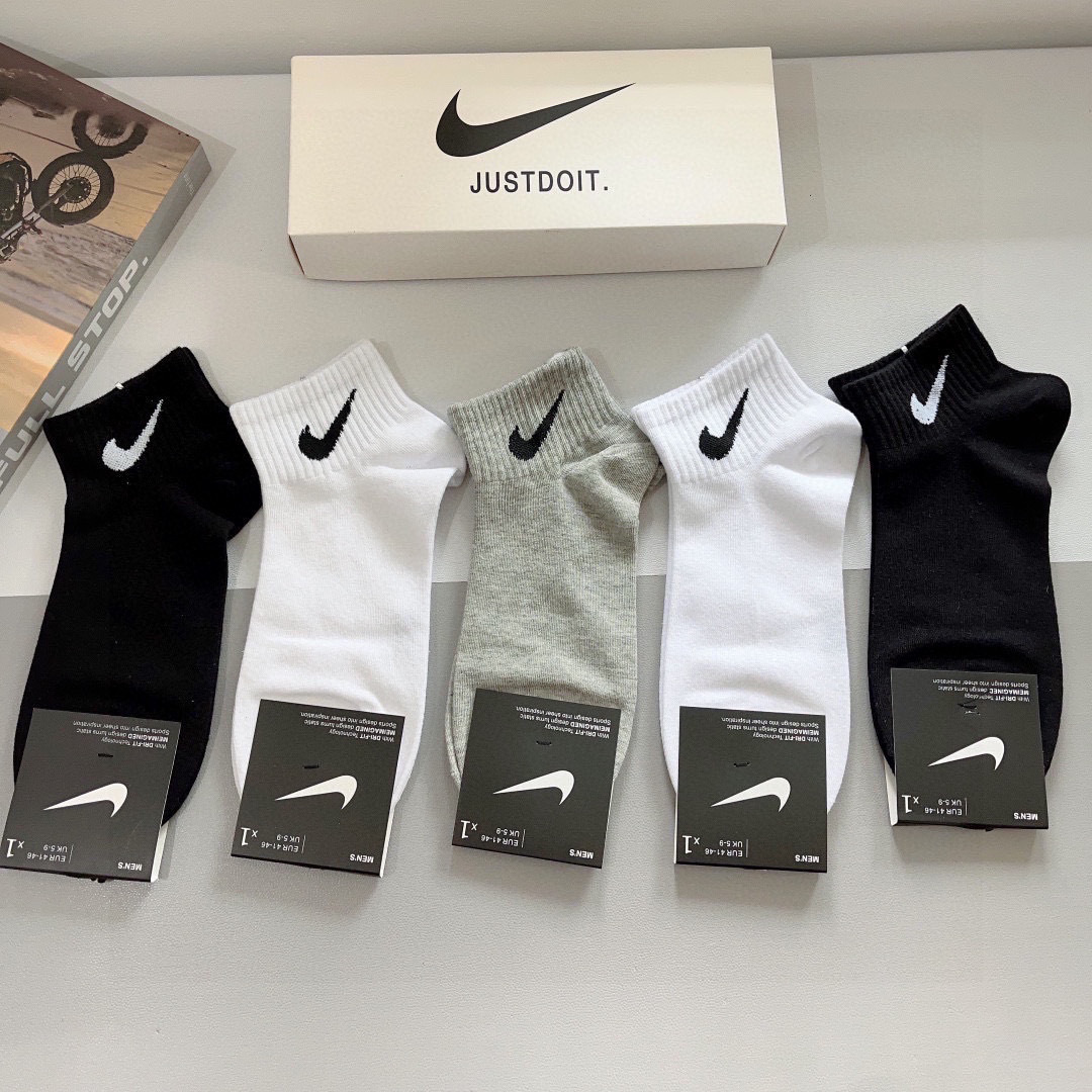 配包装（一盒5双）
新款 Nike/耐克 高版本短袜 精梳棉 专柜同步 高品质 抗菌防臭吸汗透气得意得意