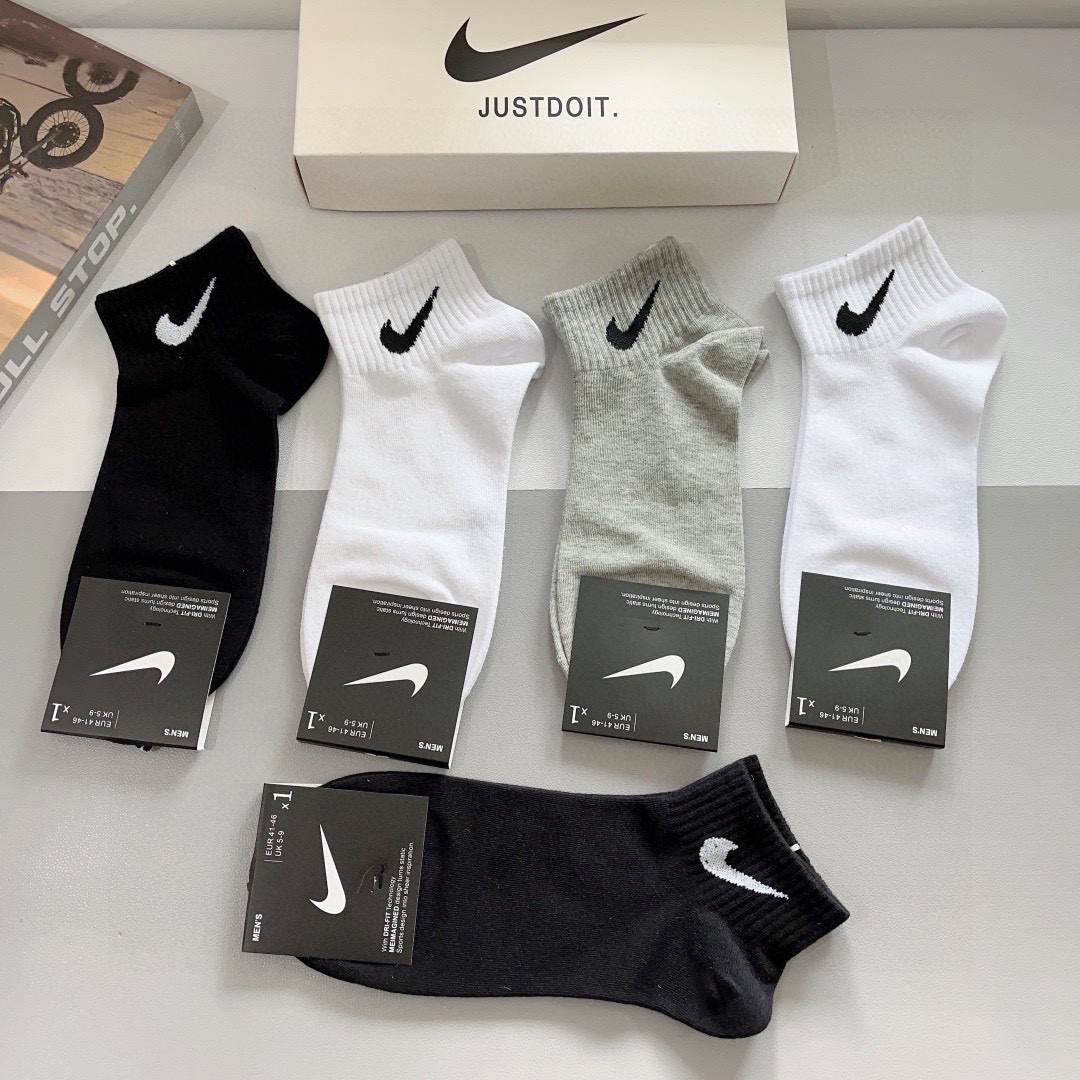 配包装（一盒5双）
新款 Nike/耐克 高版本短袜 精梳棉 专柜同步 高品质 抗菌防臭吸汗透气得意得意