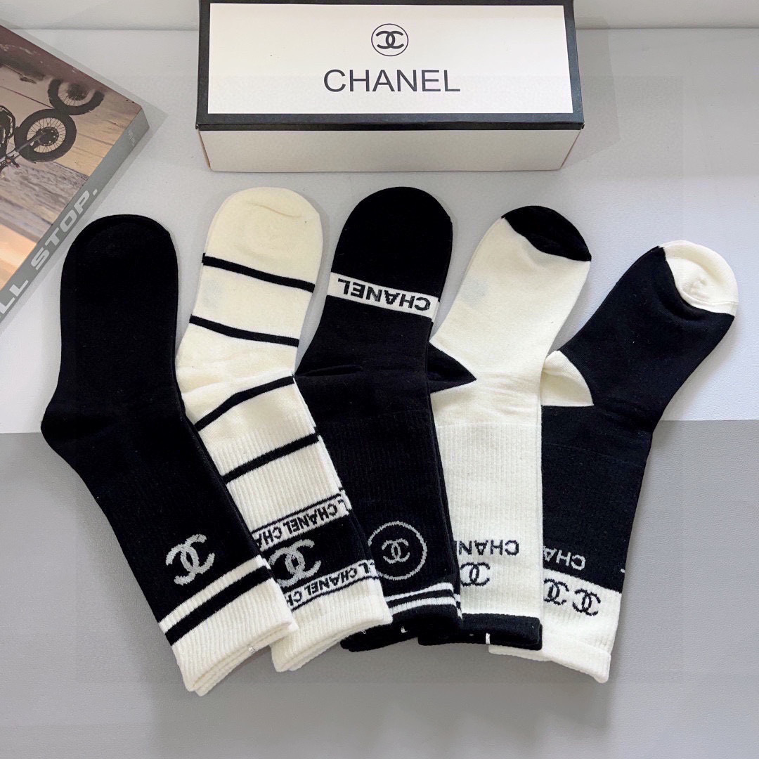 配包装（一盒5双）
CHANEL 香奈儿经典袜子❗️高版本纯棉材质柔软长筒袜 秒杀市场普通货，经典的双C