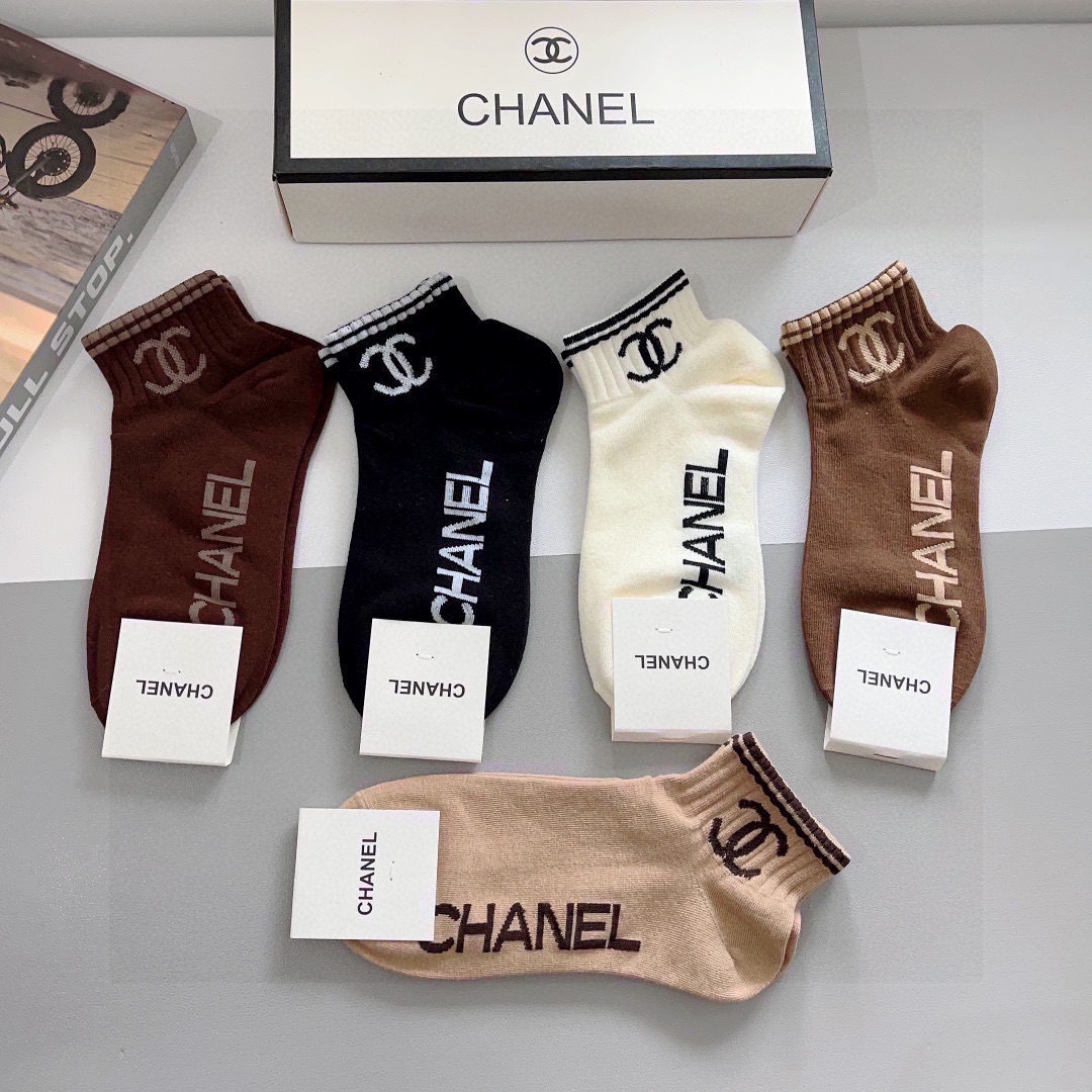 配包装（一盒5双）
CHANEL（香奈儿） 新款高端袜子！爆款字母专柜同步船袜 袜子 💛大牌出街，潮人必