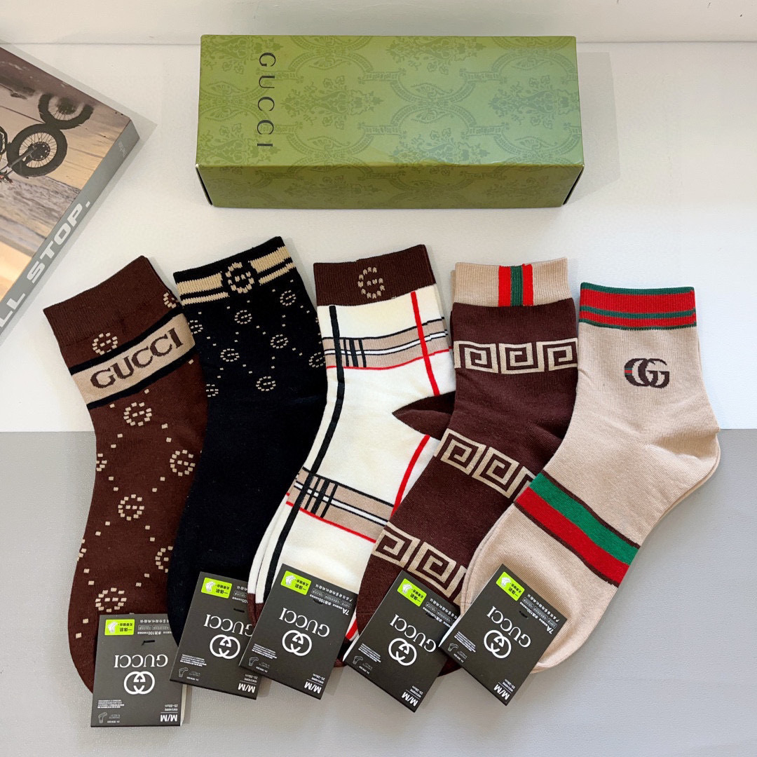 配包装（一盒5双）
 Gucci 古奇 新款中筒男款袜子，纯棉面料，潮人必备 ，Gucci 爆款，经典双