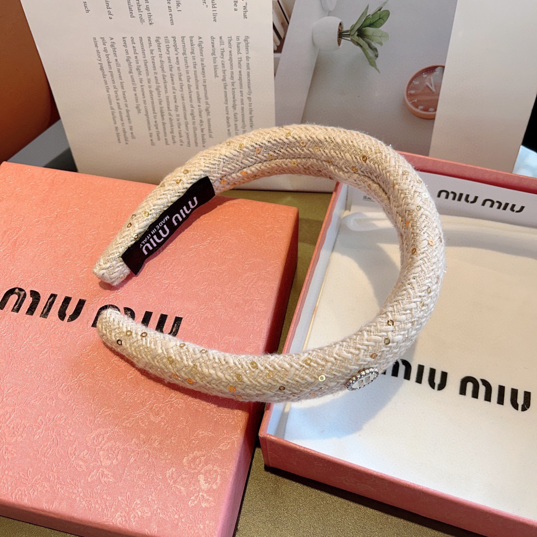 配包装
MIUMIU（缪缪）新款甜美字母手工制作发箍，少女感简约百搭头箍、潮女必备品，超级的高大上！多色